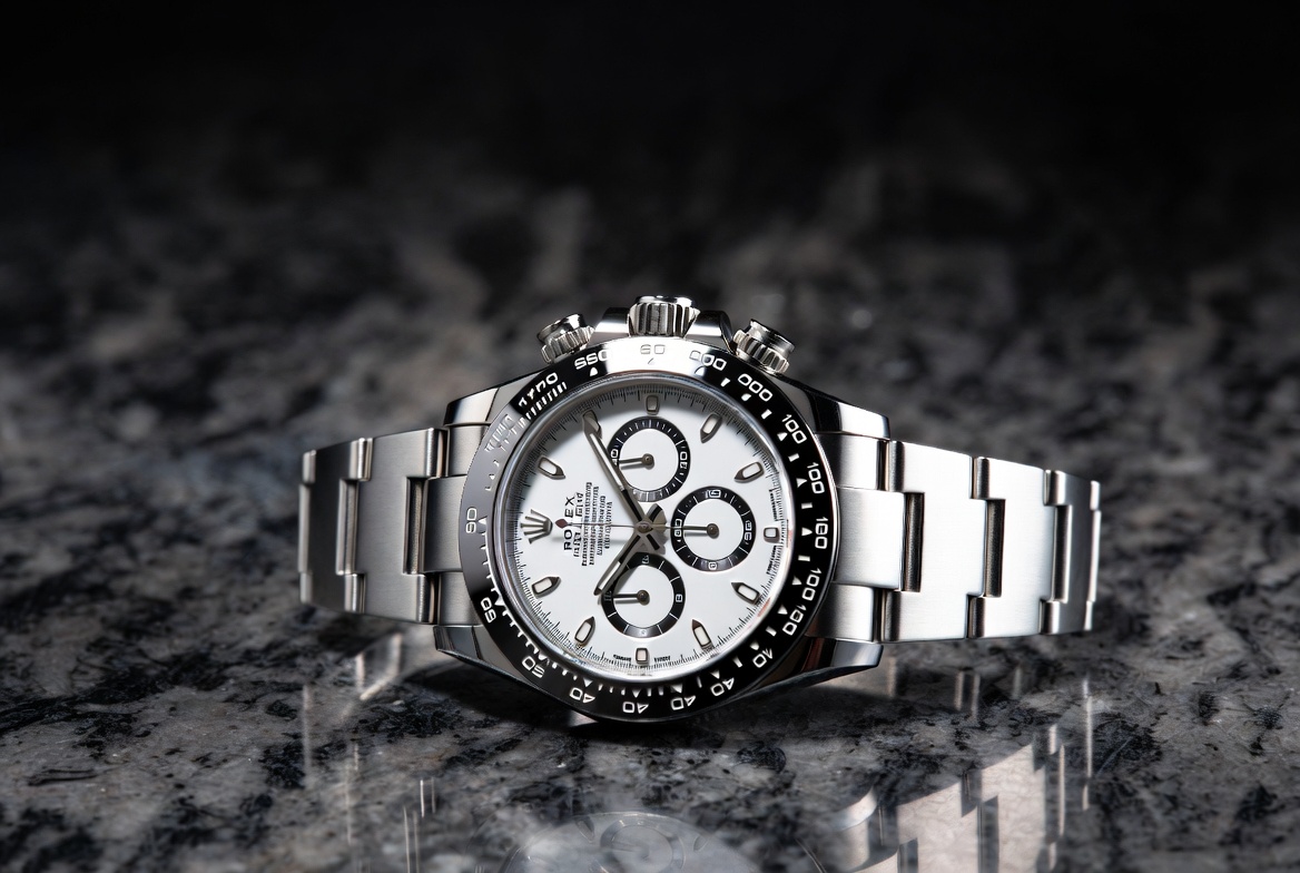 Buy luxury watches like the Rolex Daytona from verified dealers in Dubai